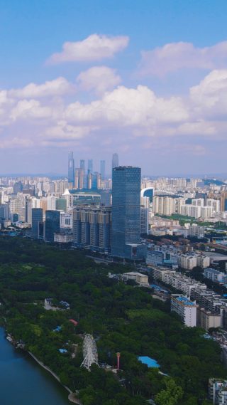 4K航拍广西南宁南湖城市风景蓝天白云天际线 