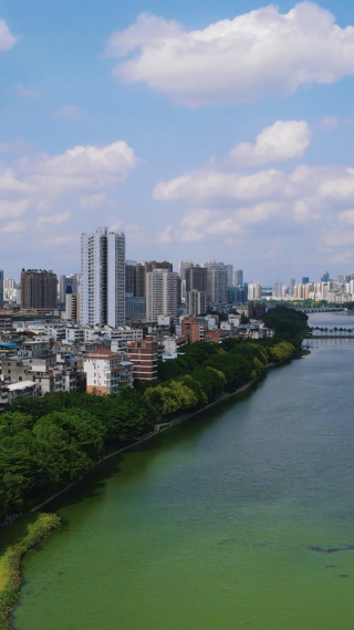 4K航拍广西南宁南湖城市风景蓝天白云天际线 