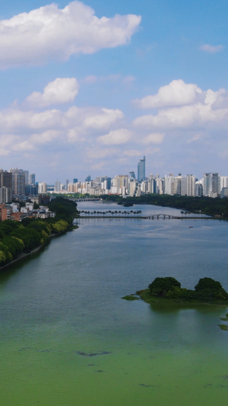 4K航拍广西南宁南湖城市风景蓝天白云天际线 