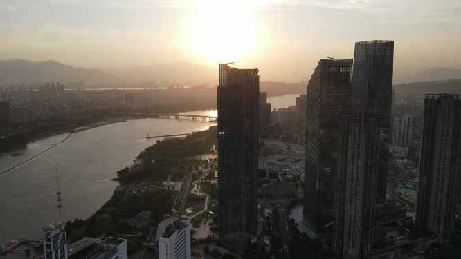 4K航拍福建福州闽江北岸中央商务区城市日落晚霞夕阳西下