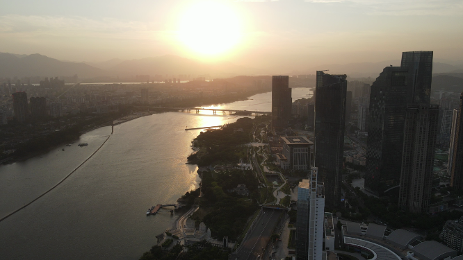 4K航拍福建福州闽江北岸中央商务区城市日落晚霞夕阳西下
