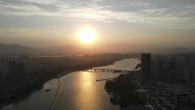 4K航拍福建福州闽江北岸中央商务区城市日落晚霞夕阳西下