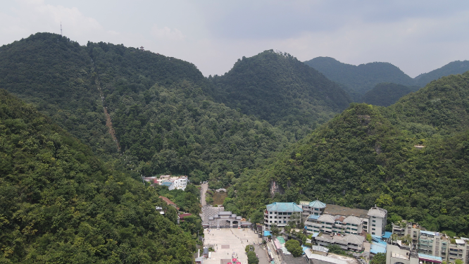 4K航拍贵州贵阳黔灵山4A景区 