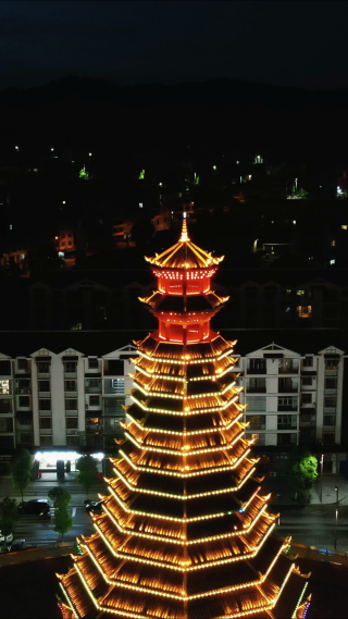 侗族特色建筑风雨桥鼓楼夜景竖屏