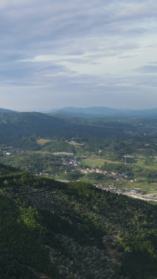 南方丘陵山川森林竖屏航拍