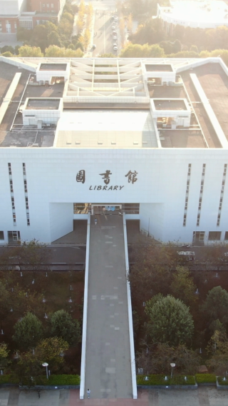 城市航拍云南大学校园环境竖屏