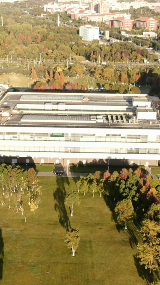 城市航拍云南大学校园环境竖屏