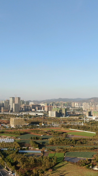 城市航拍云南曲靖城市风光竖屏