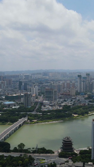 城市航拍南宁南湖公园竖屏航拍