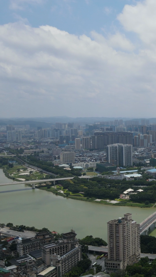 城市航拍南宁南湖公园竖屏航拍