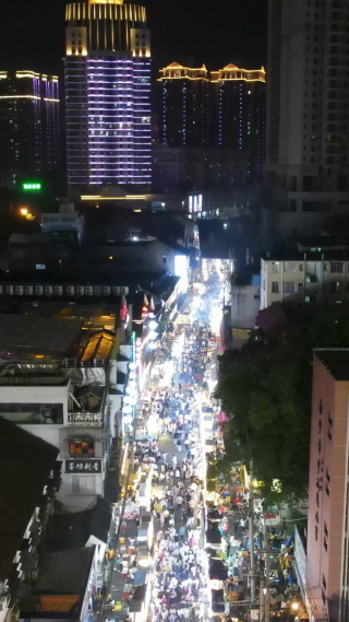 城市航拍夜景美食摊人流竖屏航拍