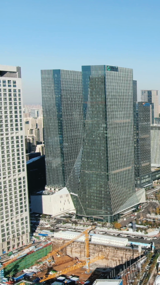 城市航拍山东济南城市建设竖屏