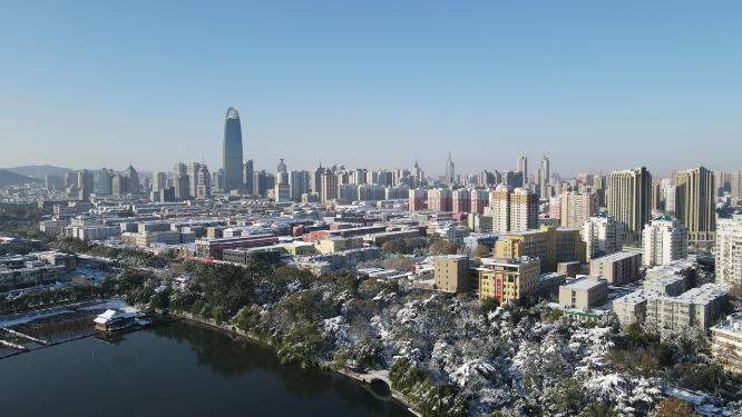 城市航拍山东济南城市雪景大明湖