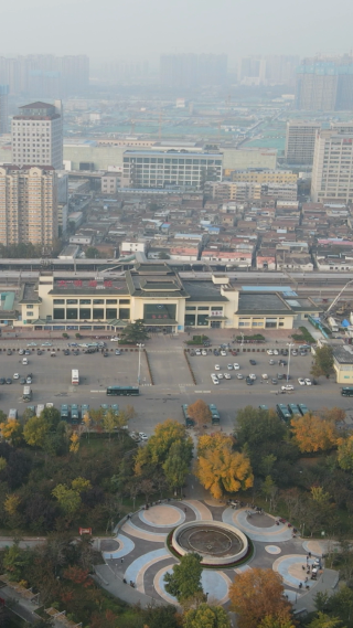 城市航拍山东济南大明湖火车站竖屏