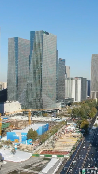 城市航拍山东济南奥体中心竖屏