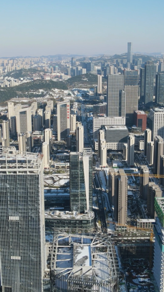 城市航拍山东济南奥体中心竖屏