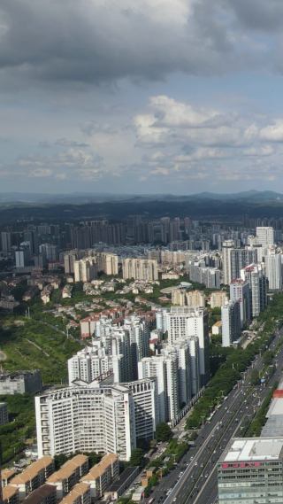 城市航拍广西南宁城市天际线竖屏