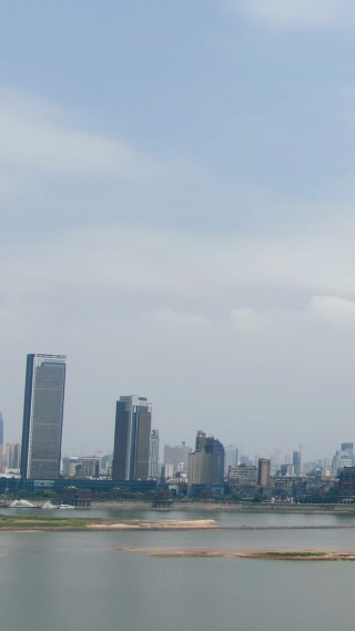 城市航拍江西南昌城市风光竖屏