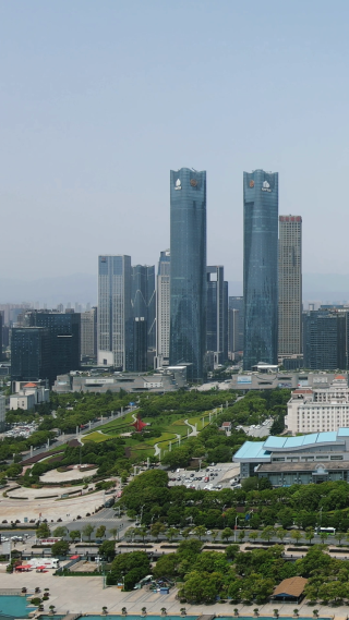 城市航拍江西南昌红谷滩CBD竖屏