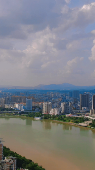 城市航拍江西赣州章水两岸竖屏
