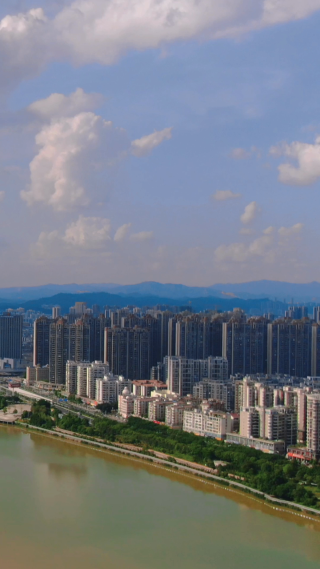 城市航拍江西赣州章水两岸竖屏