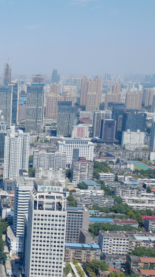 城市航拍湖北武汉城市交通竖屏