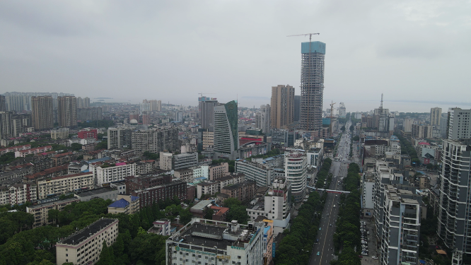 城市航拍湖南岳阳南湖大道 