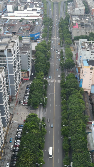 城市航拍湖南岳阳巴陵西路商业街商业大楼
