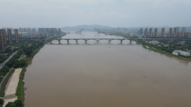 城市航拍湖南株洲石峰大桥交通