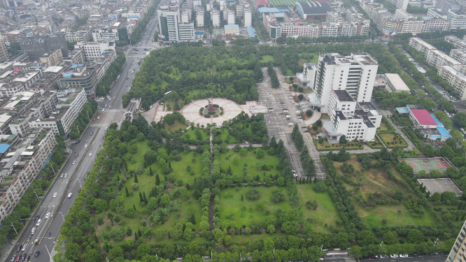 城市航拍湖南湘乡市东山广场