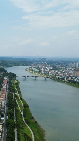 城市航拍湖南益阳沿江风光带竖屏