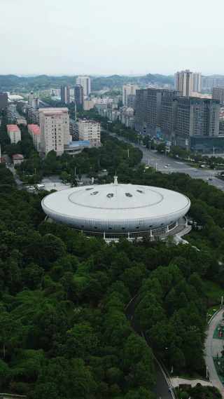 城市航拍湖南益阳游泳馆竖屏