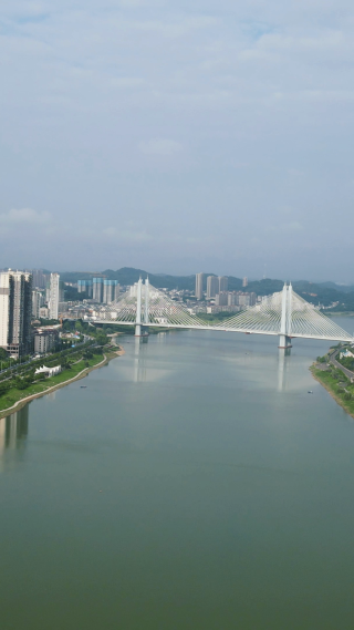 城市航拍湖南益阳溪流湾大桥竖屏