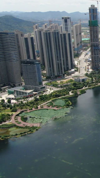 城市航拍湖南长沙梅溪湖风光竖屏