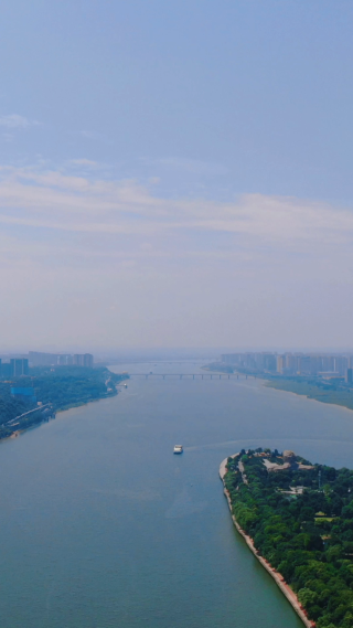 城市航拍湖南长沙湘江橘子洲竖屏