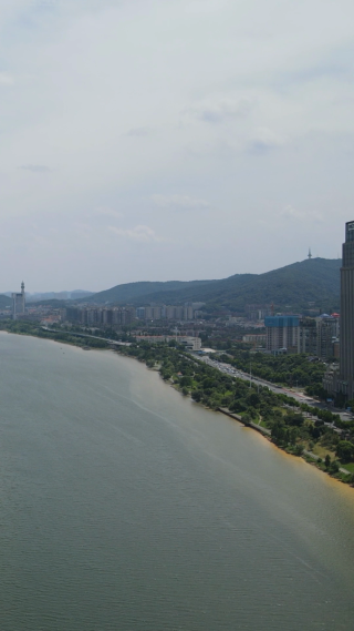 城市航拍湖南长沙湘江橘子洲竖屏