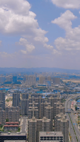 城市航拍贵州贵阳城市蓝天白云天际线竖屏航拍