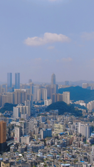 城市航拍贵州贵阳城市蓝天白云天际线竖屏航拍