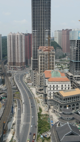 城市航拍贵阳商务建筑竖屏