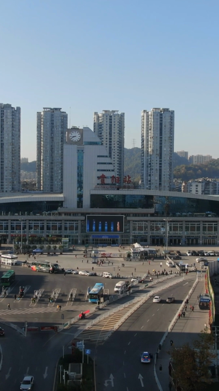 城市航拍贵阳火车站地标建筑竖屏