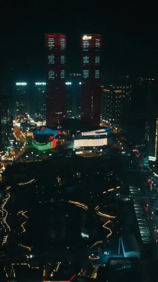 城市航拍贵阳花果园双子塔夜景竖屏