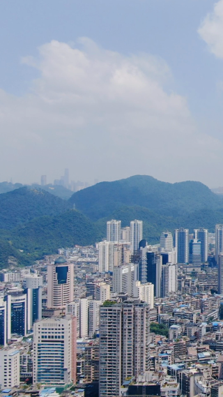 城市航拍贵阳蓝天白云竖屏