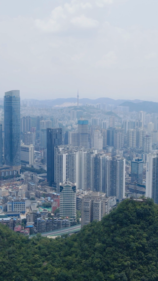 城市航拍贵阳黔灵山看贵阳