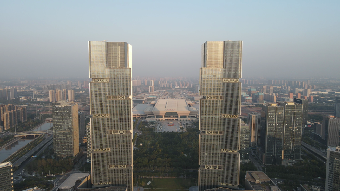 城市航拍郑州绿地双子塔