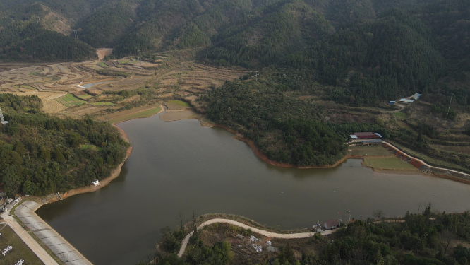 大气湖南大山中的水库鱼塘养殖航拍