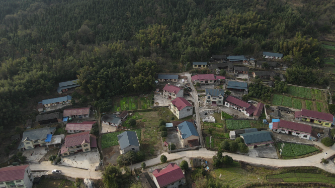 大气航拍乡村生活山脚下的小村庄航拍