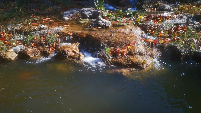 实拍山间流水 