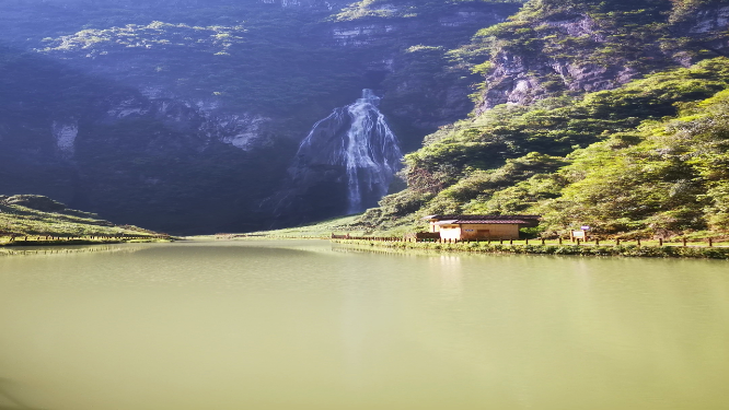 实拍山间瀑布流水