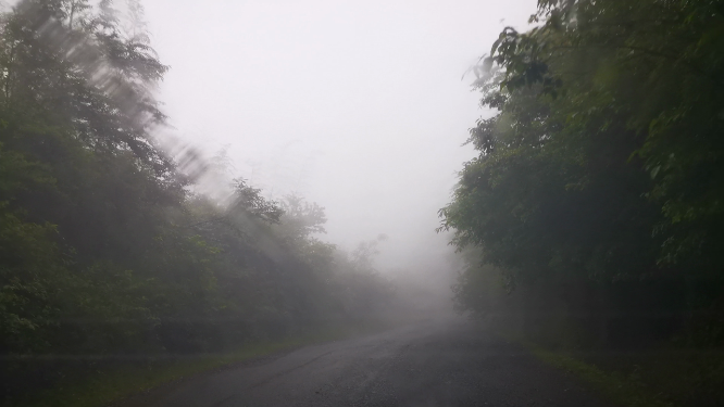 实拍极端天气暴雨