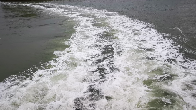 实拍波涛汹涌海浪浪花